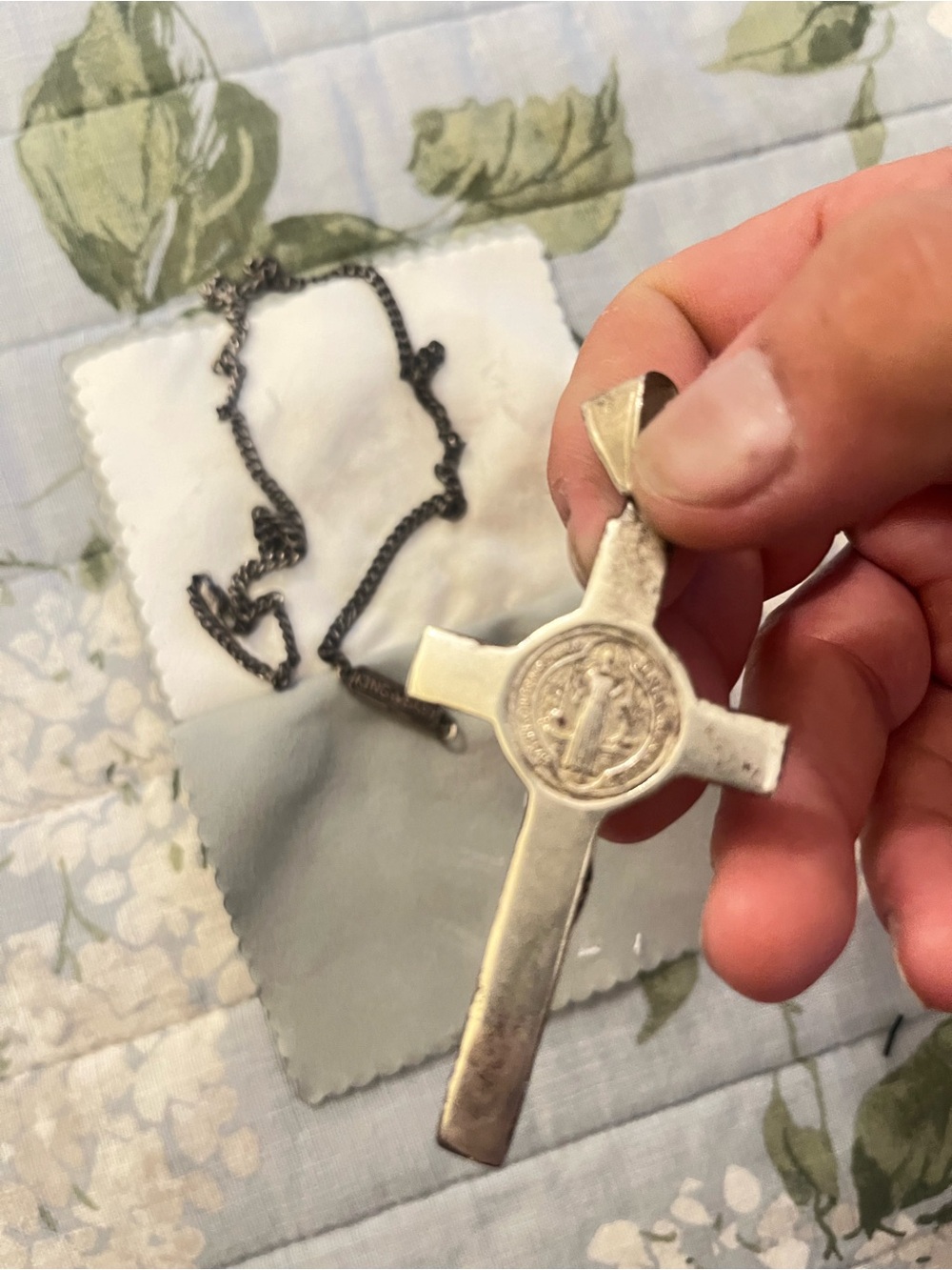 King Baby solid .925 18 inch necklace with solid cross. Pouch and cleaning cloth - Picture 3 of 7
